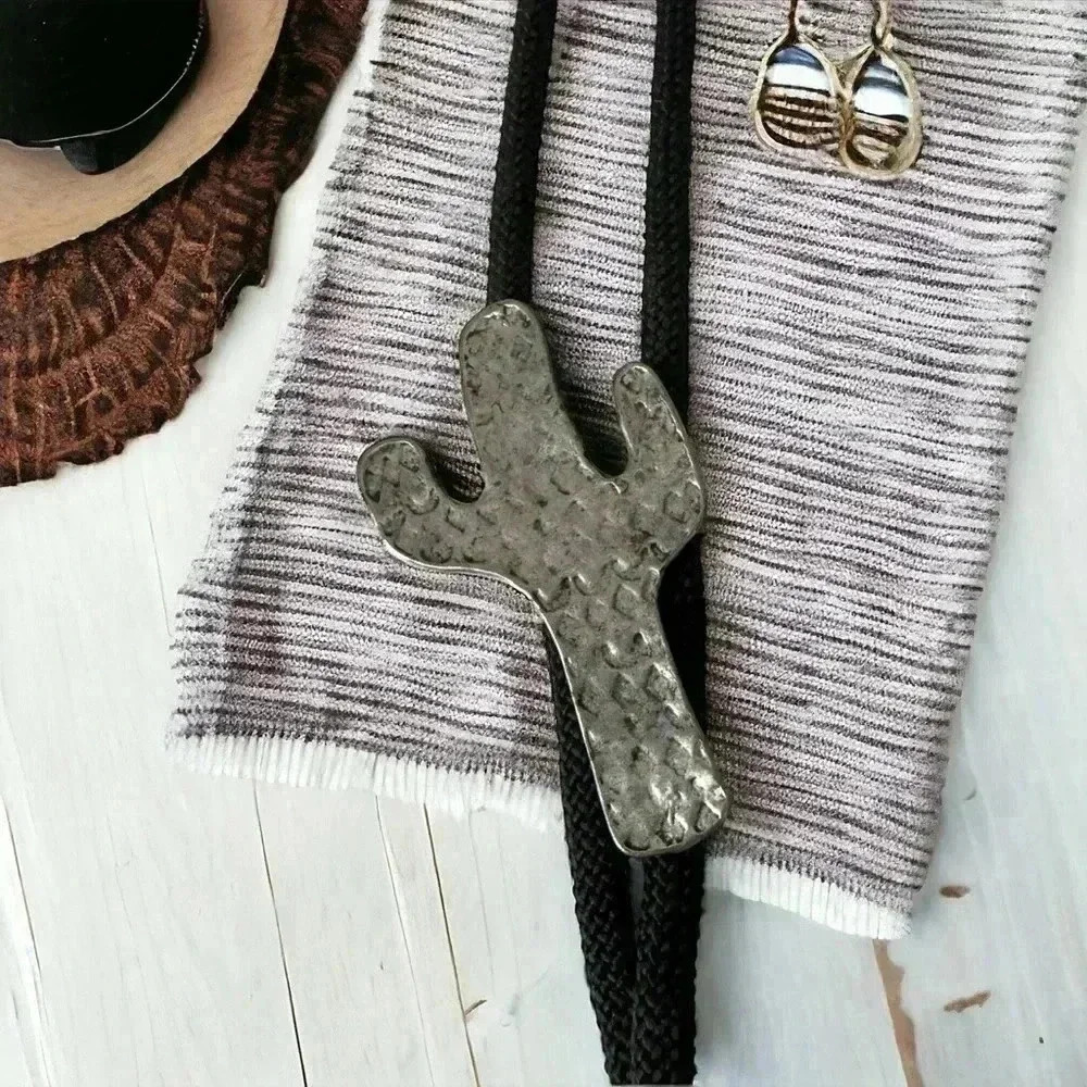 Vintage silver  toned boho western ranch cactus bolo tie